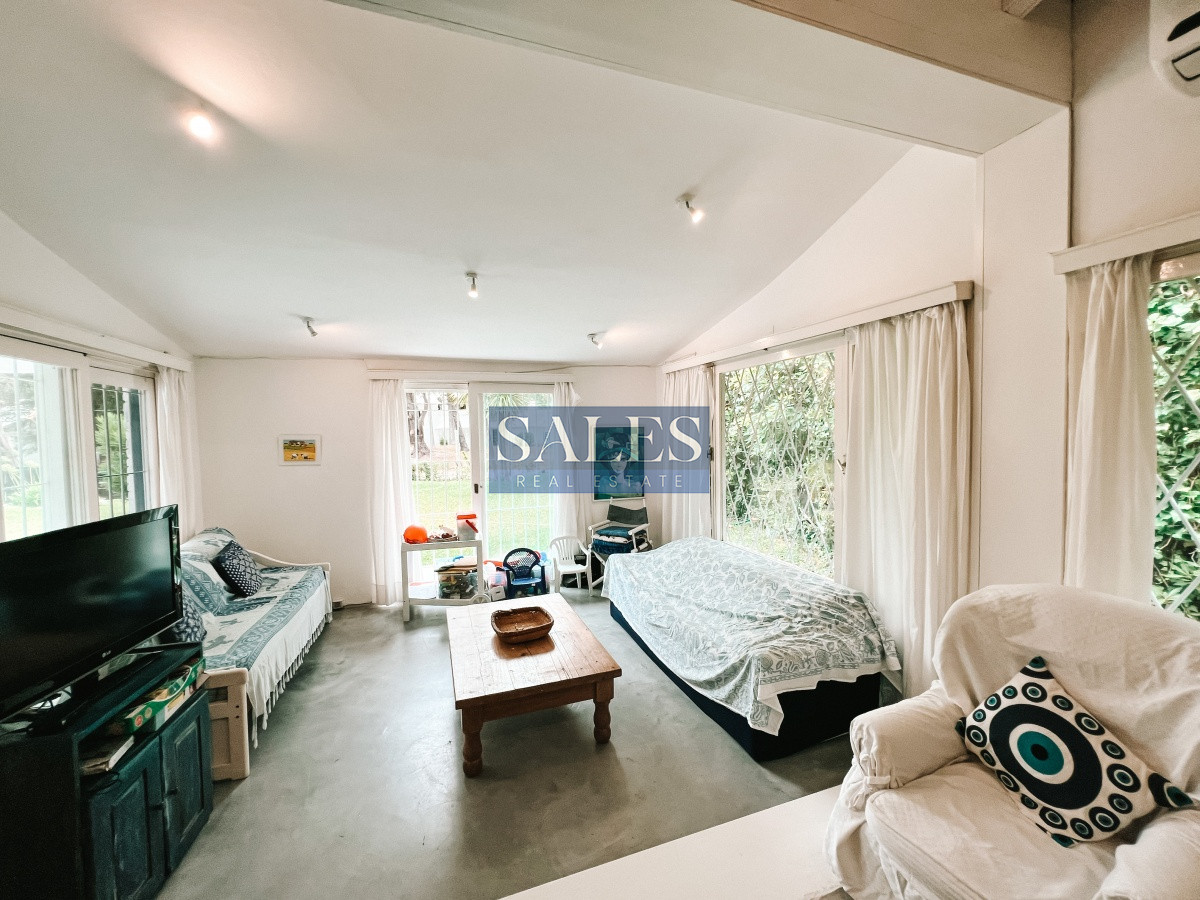 Casa ID.827 - Casa en Venta de 4 dormitorios en el Golf, Punta del Este!