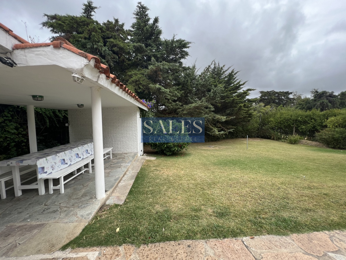 Casa ID.827 - Casa en Venta de 4 dormitorios en el Golf, Punta del Este!