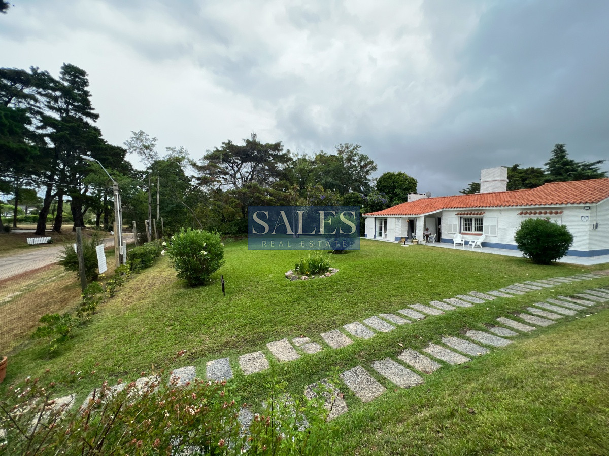 Casa ID.827 - Casa en Venta de 4 dormitorios en el Golf, Punta del Este!
