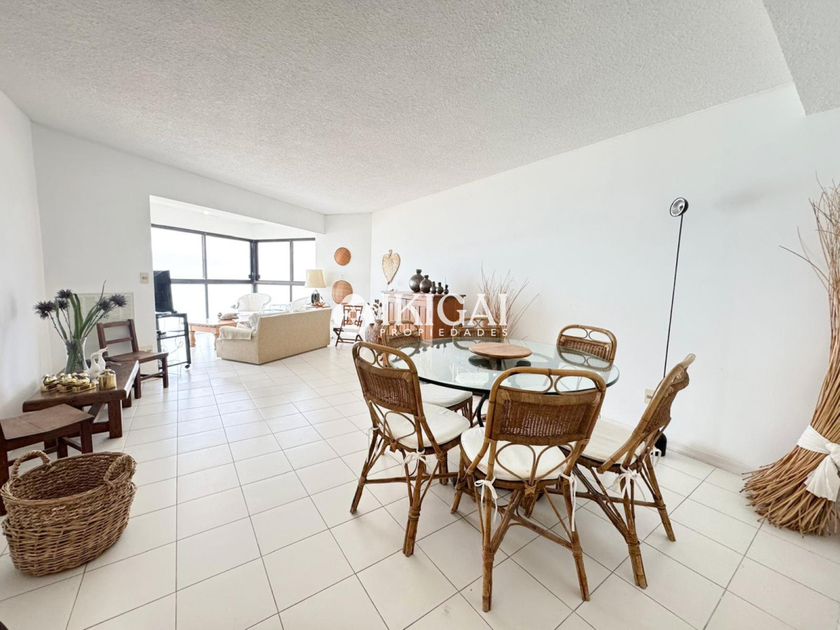 Apartamento ID.956 - TORRE CRISTAL, PRIMERA LINEA AL MAR 