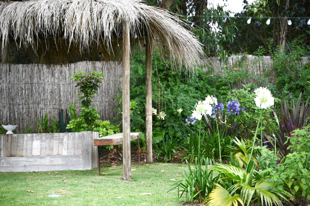 Casa ID.1061 - CASA EN VENTA EN EL TESORO, LA BARRA