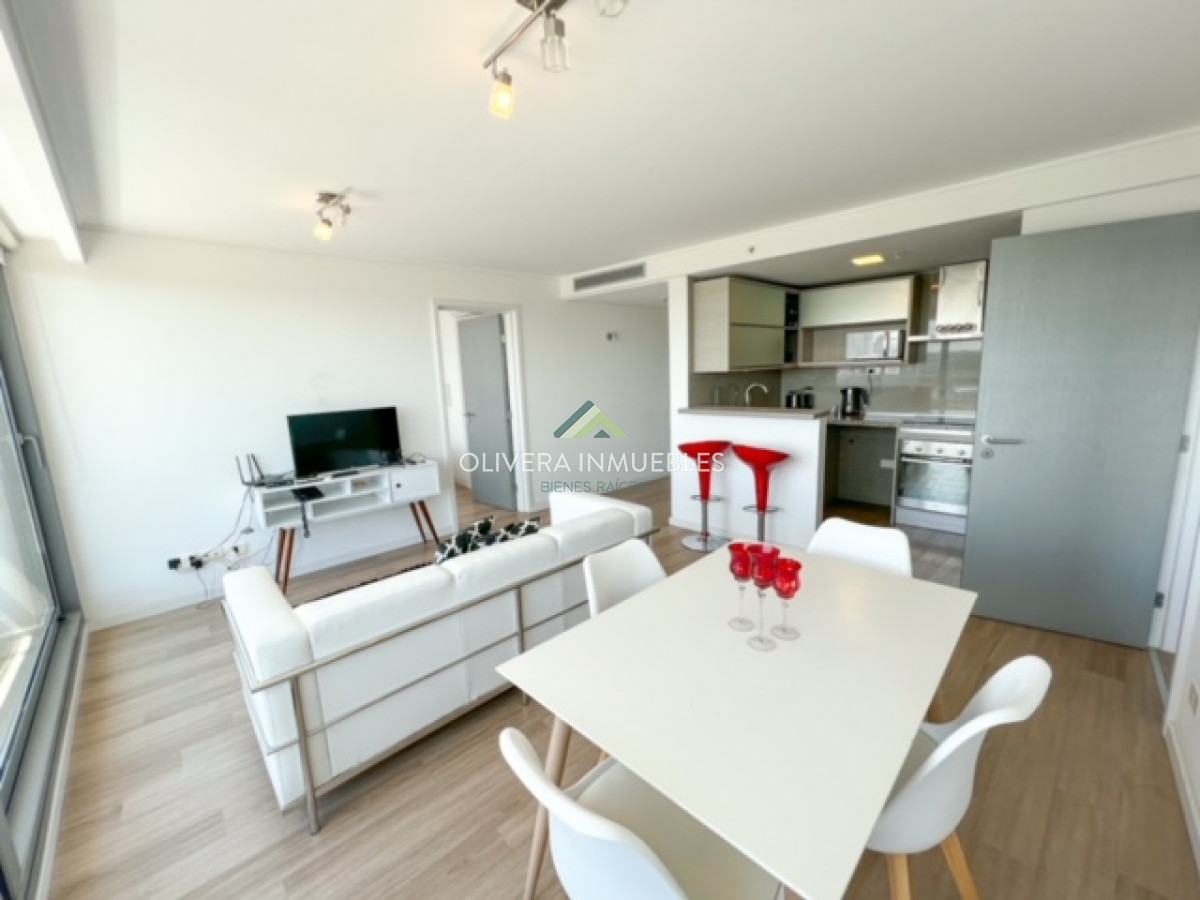 Apartamento ID.10583 - Departamento en venta de 2 dormitorios en Punta del Este , a 200 mts del mar