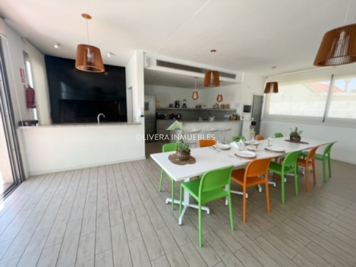 Apartamento ID.10583 - Departamento en venta de 2 dormitorios en Punta del Este , a 200 mts del mar