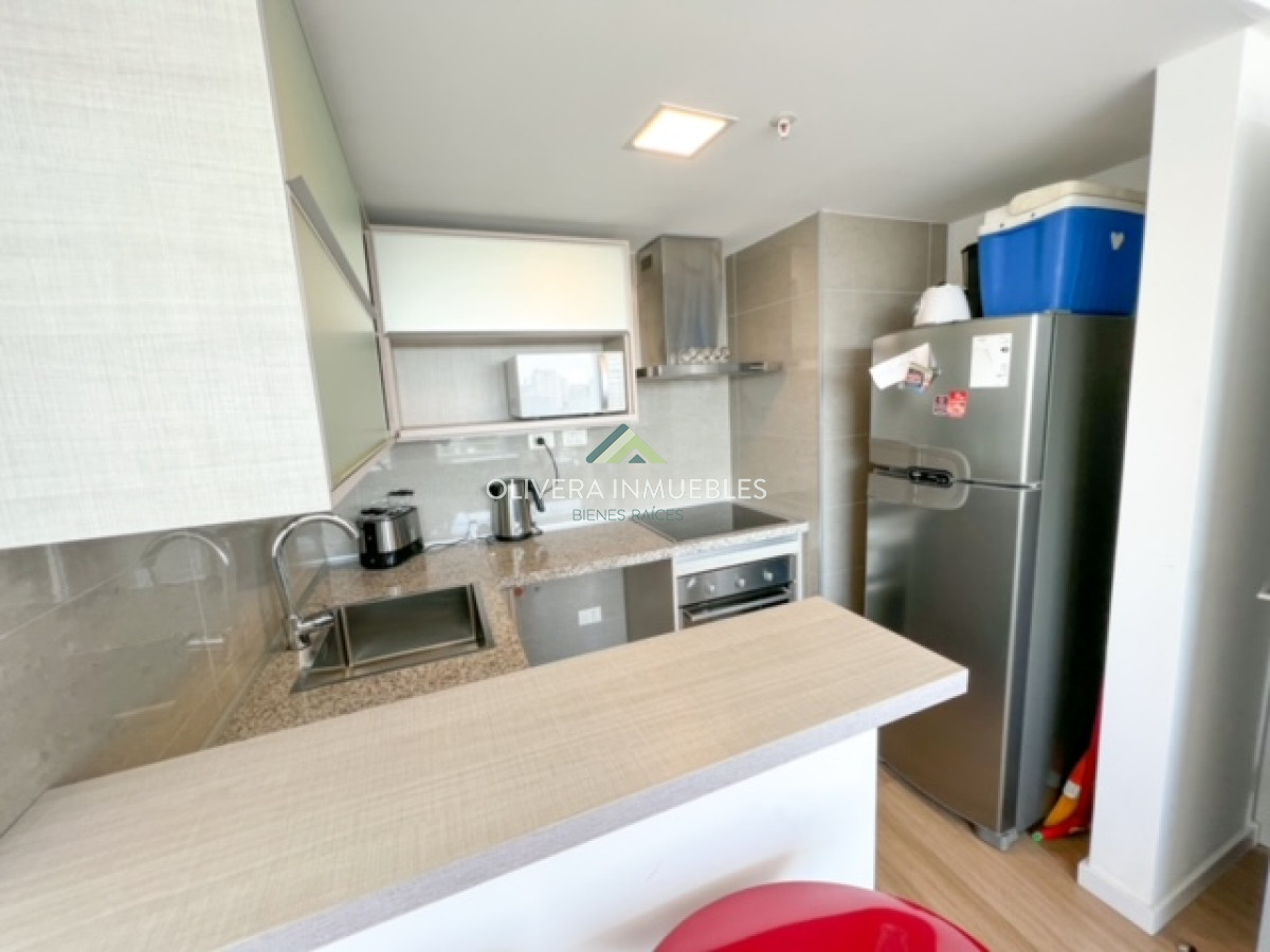 Apartamento ID.10583 - Departamento en venta de 2 dormitorios en Punta del Este , a 200 mts del mar