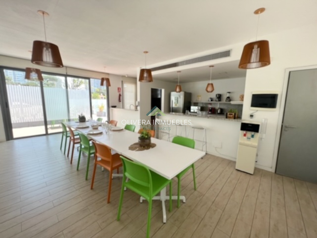 Apartamento ID.10583 - Departamento en venta de 2 dormitorios en Punta del Este , a 200 mts del mar