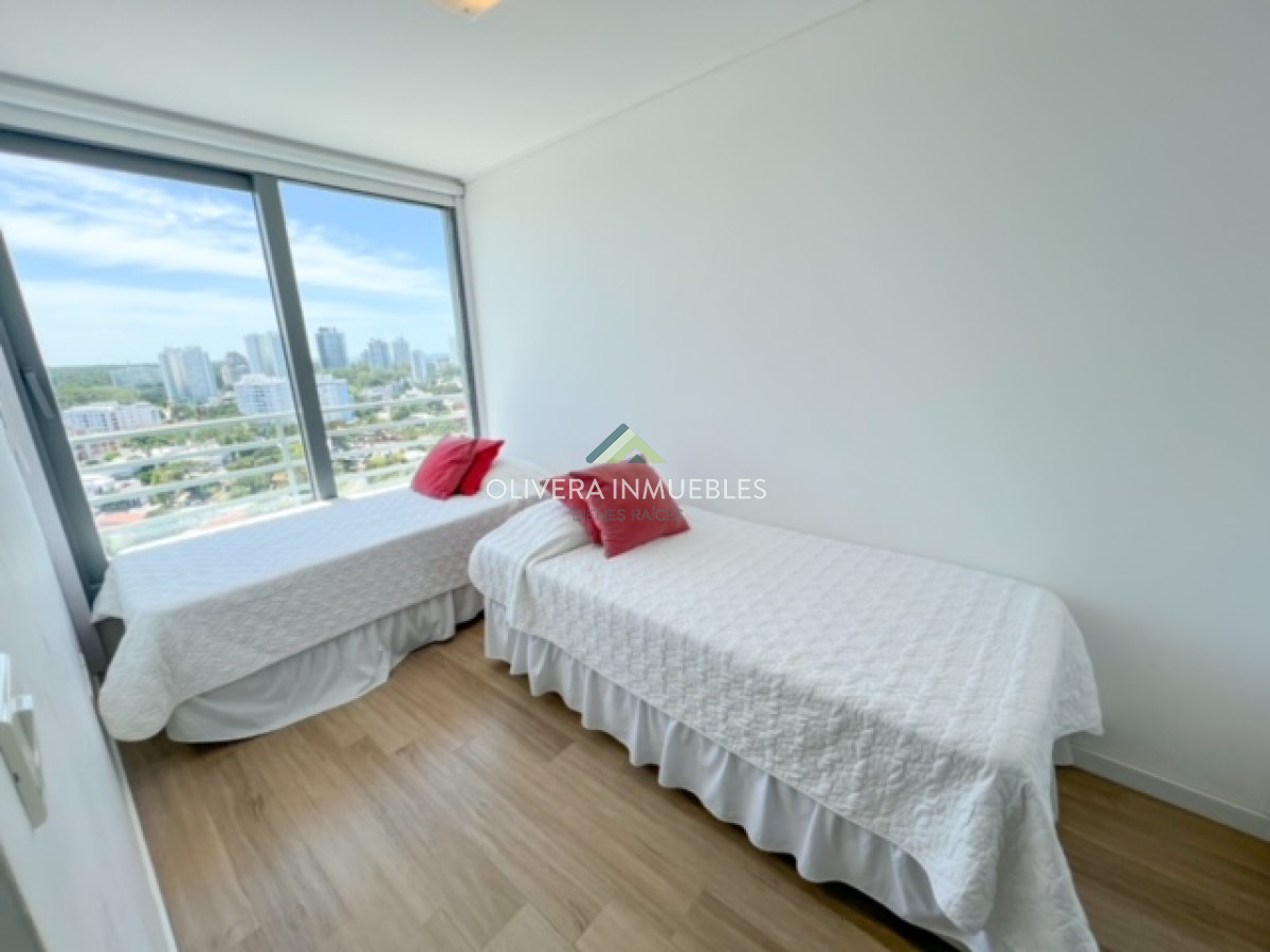 Apartamento ID.10583 - Departamento en venta de 2 dormitorios en Punta del Este , a 200 mts del mar