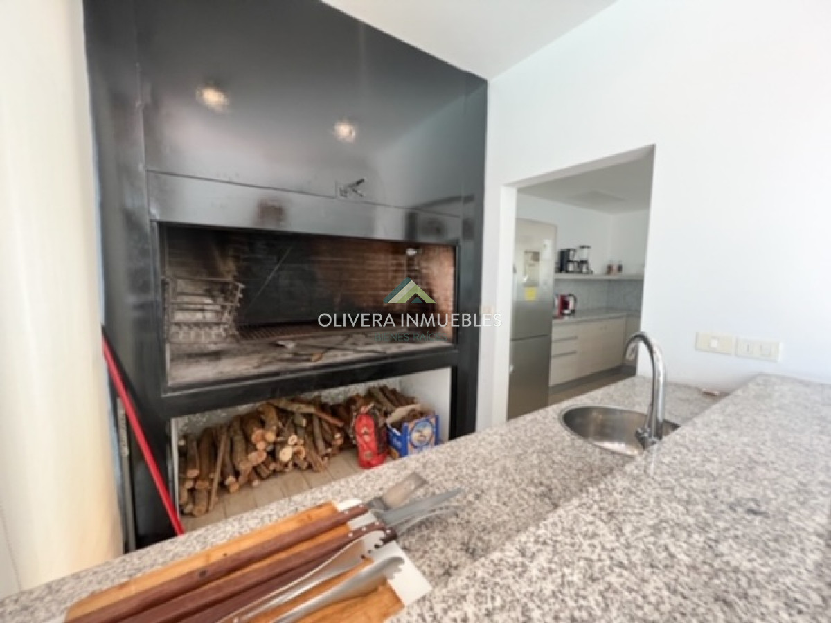 Apartamento ID.10583 - Departamento en venta de 2 dormitorios en Punta del Este , a 200 mts del mar