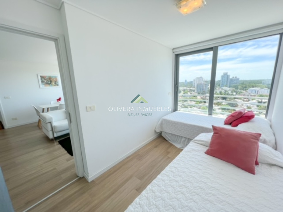 Apartamento ID.10583 - Departamento en venta de 2 dormitorios en Punta del Este , a 200 mts del mar