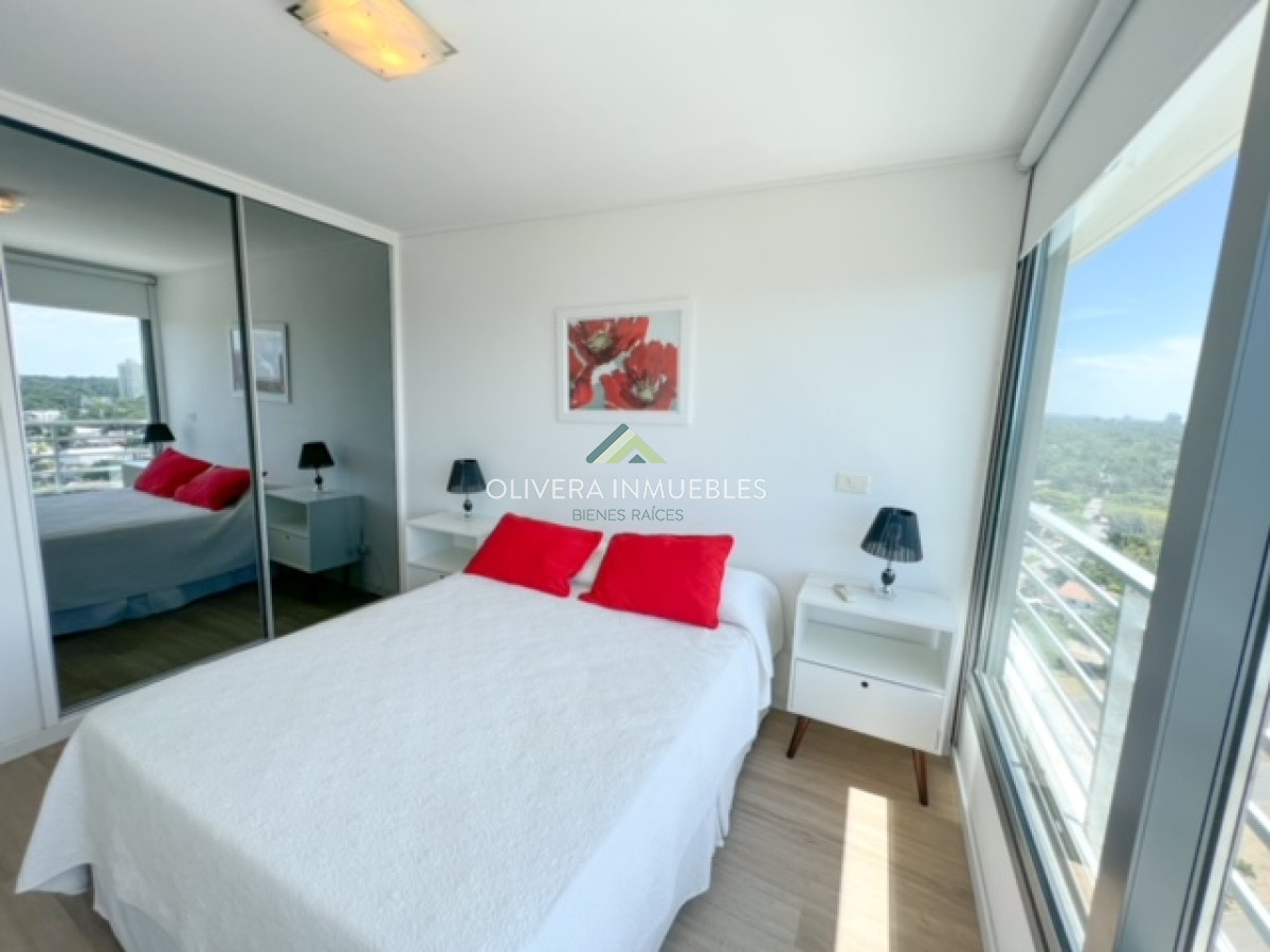Apartamento ID.10583 - Departamento en venta de 2 dormitorios en Punta del Este , a 200 mts del mar