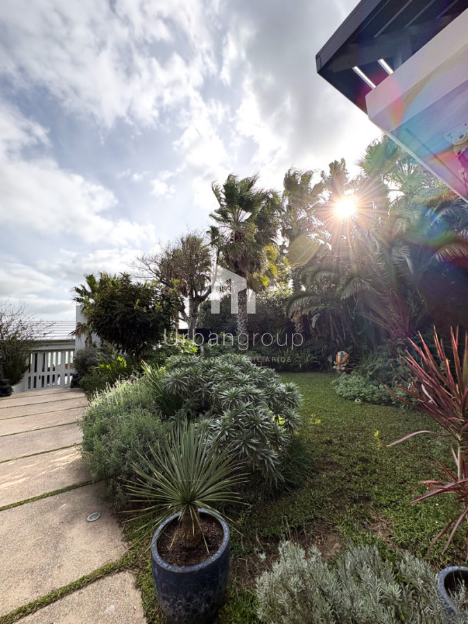 Casa en Venta 6 Dormitorios Primera Línea al Arroyo de la Barra