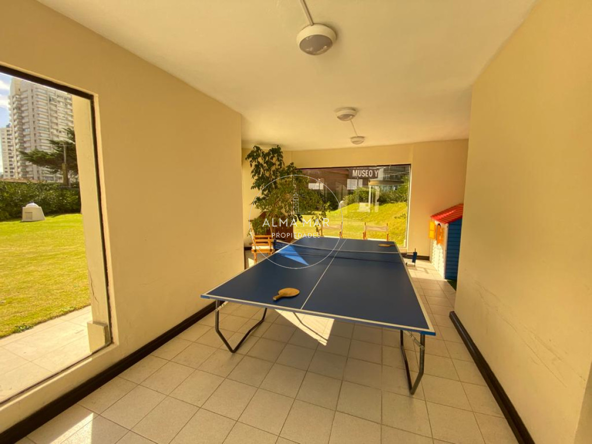 Apartamento ID.1100 - Apto en Venta Tres dormitorios y tres baños en primera linea de Playa Brava. 