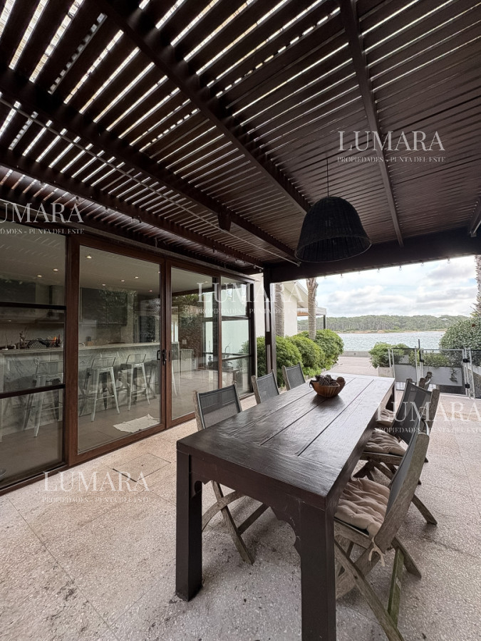 Casa ID.3934 - CASA EN VENTA PRIMERA LINEA AL ARROYO DE LA BARRA