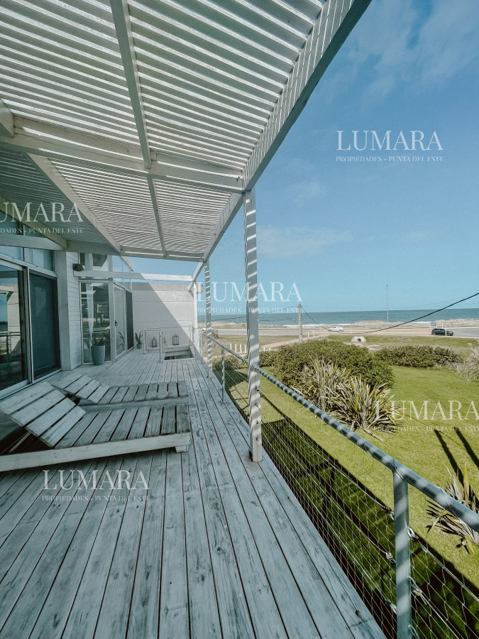 Casa ID.2755 - CASA FRENTE AL MAR EN EL CHORRO EN VENTA