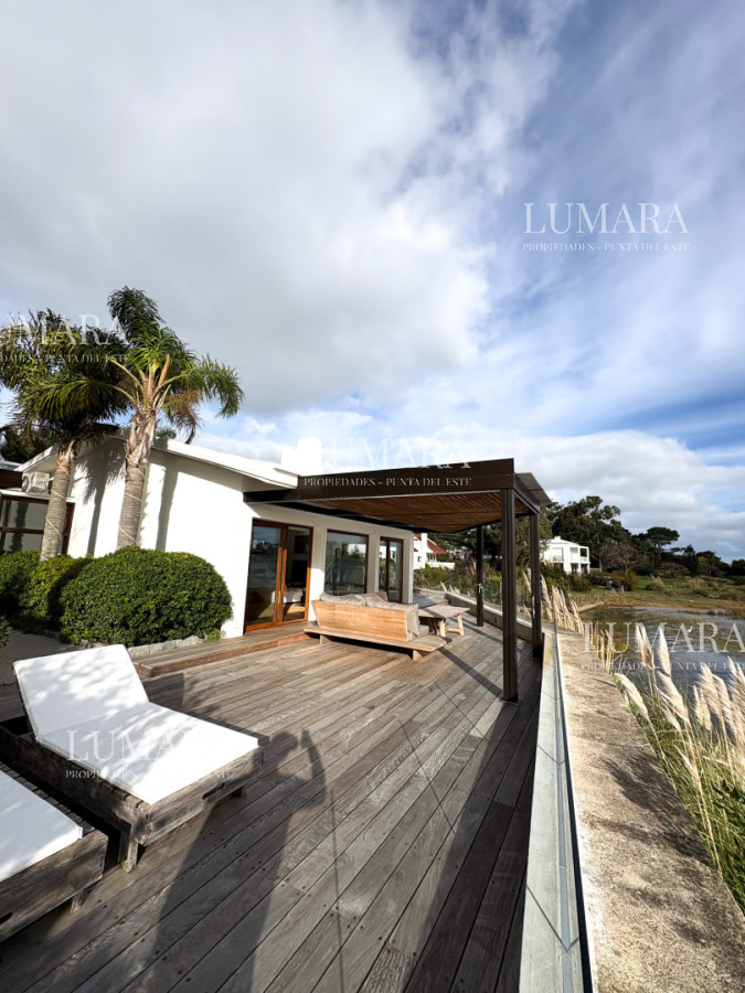 Casa ID.3934 - CASA EN VENTA PRIMERA LINEA AL ARROYO DE LA BARRA