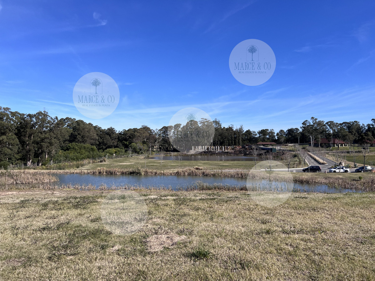 Terreno ID.2622 - Terreno en venta Pueblo mio, elevado y con laguna propia