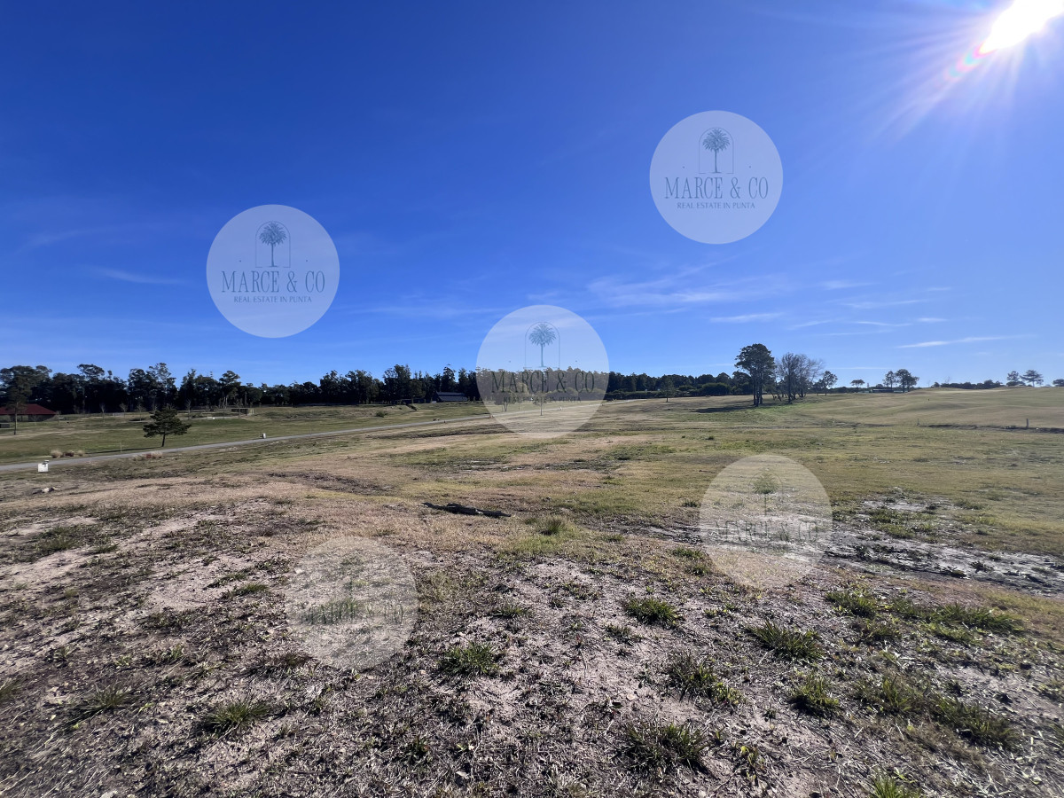 Terreno ID.2622 - Terreno en venta Pueblo mio, elevado y con laguna propia