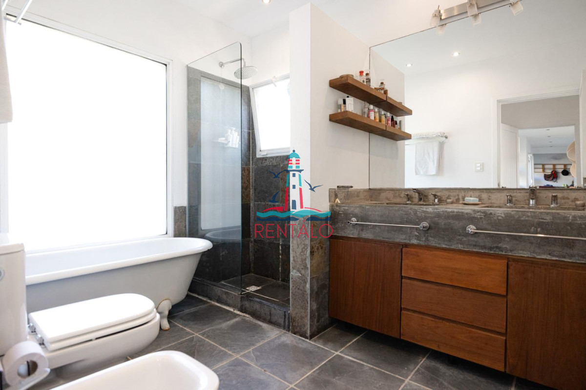 Casa ID.234 - Casa en venta en Punta del Este 4 dormitorios
