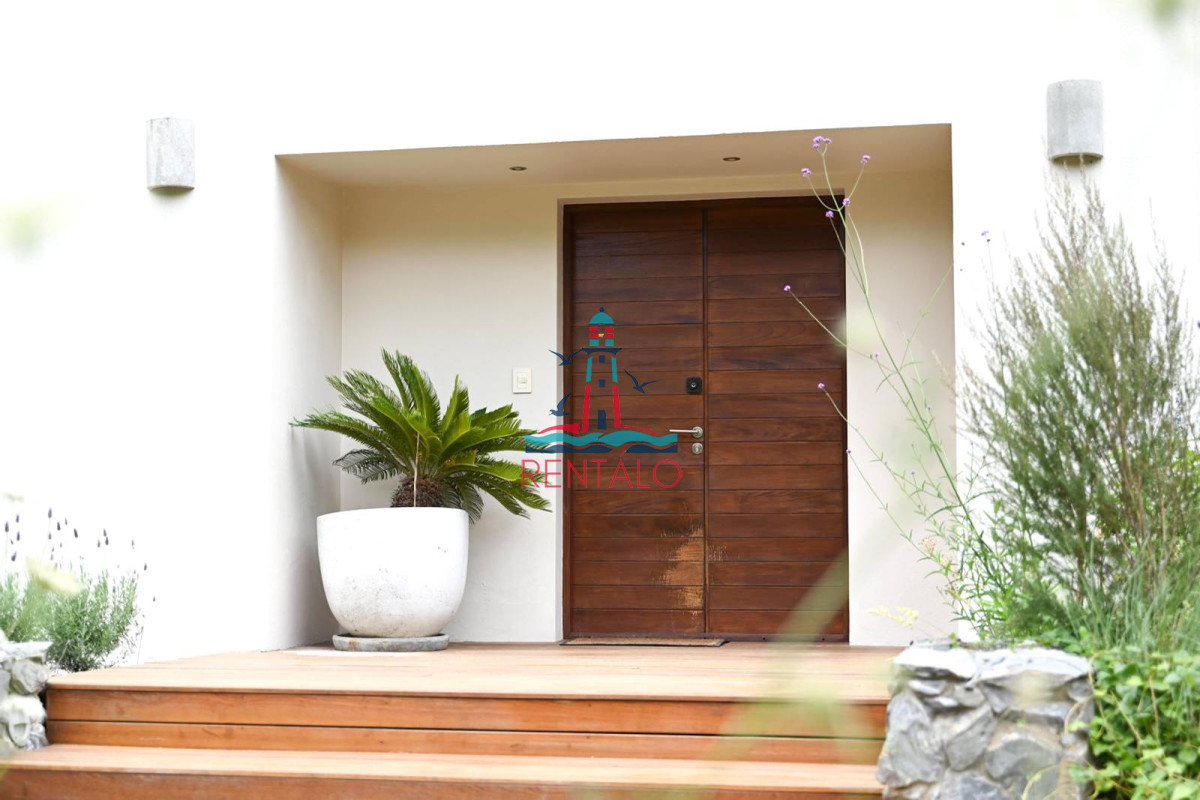 Casa ID.234 - Casa en venta en Punta del Este 4 dormitorios