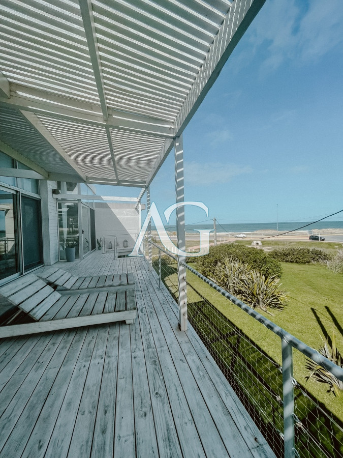 Casa ID.235 - CASA FRENTE AL MAR EN EL CHORRO EN VENTA