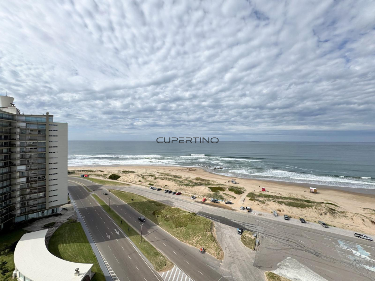 Apartamento ID.2492 - TORRE CRISTAL, PRIMERA LINEA AL MAR 