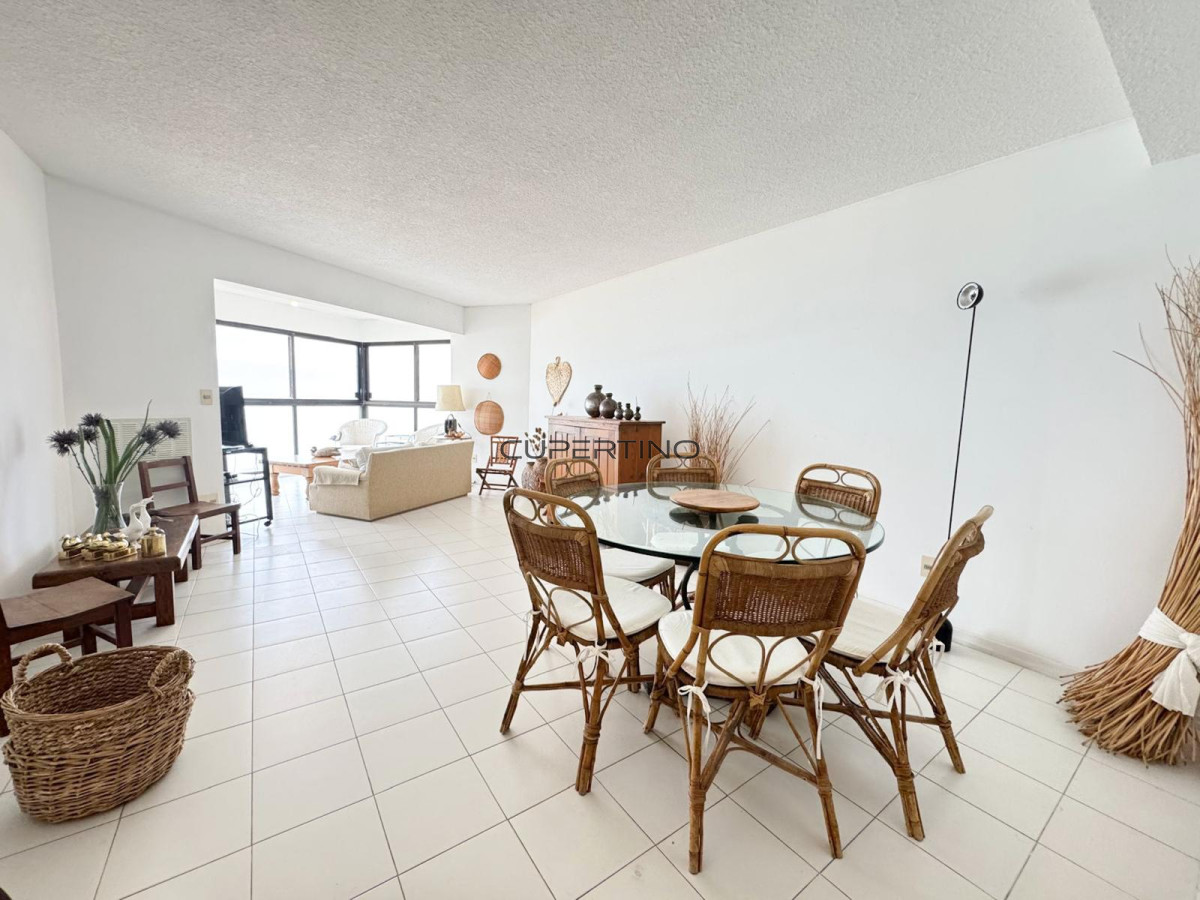 Apartamento ID.2492 - TORRE CRISTAL, PRIMERA LINEA AL MAR 