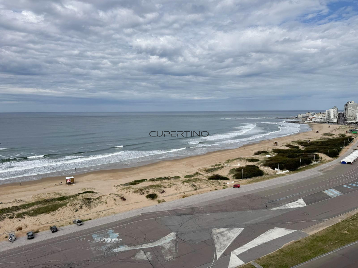 Apartamento ID.2492 - TORRE CRISTAL, PRIMERA LINEA AL MAR 