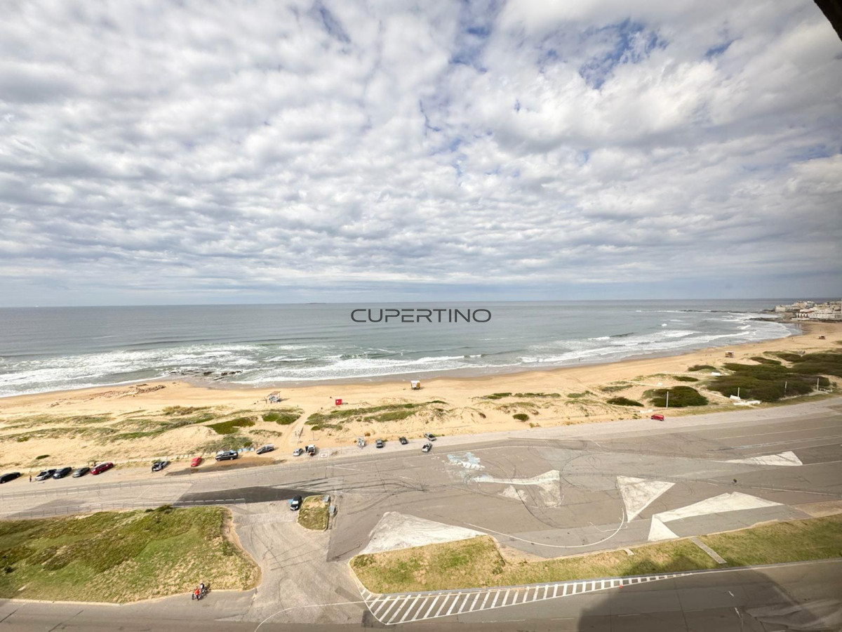 Apartamento ID.2492 - TORRE CRISTAL, PRIMERA LINEA AL MAR 