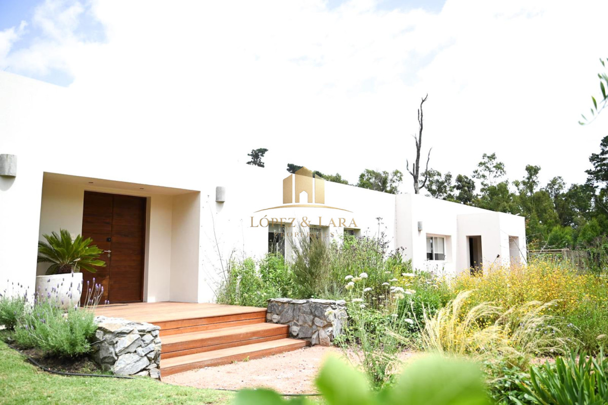 Casa ID.4 - PROPIEDAD UNICA