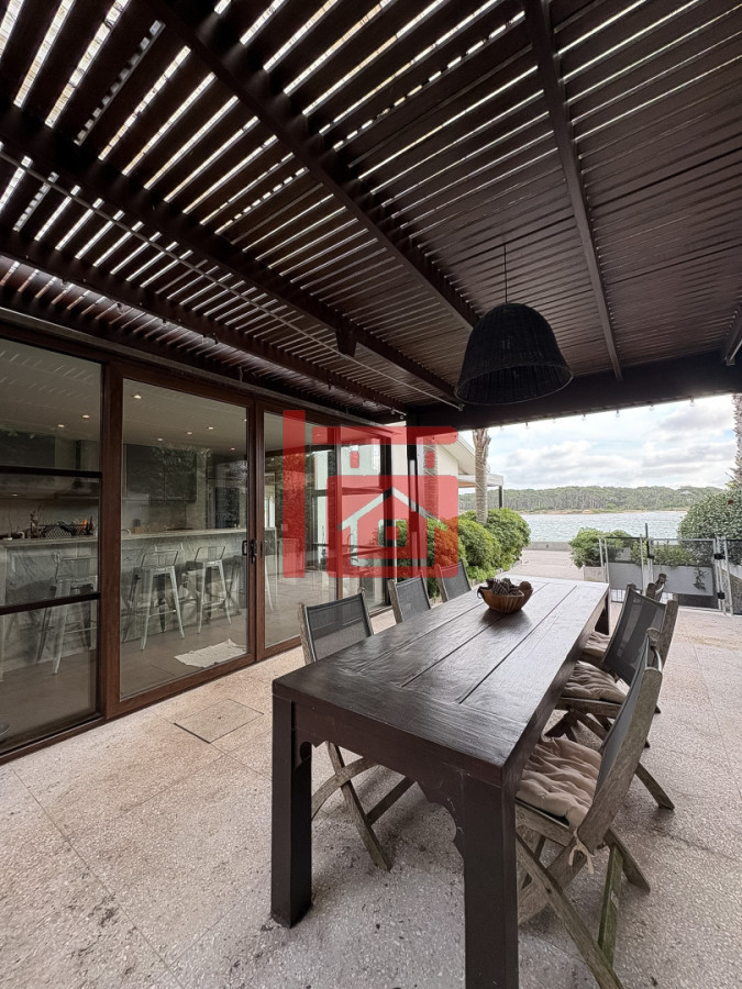 Casa ID.932 - CASA EN VENTA PRIMERA LINEA AL ARROYO DE LA BARRA