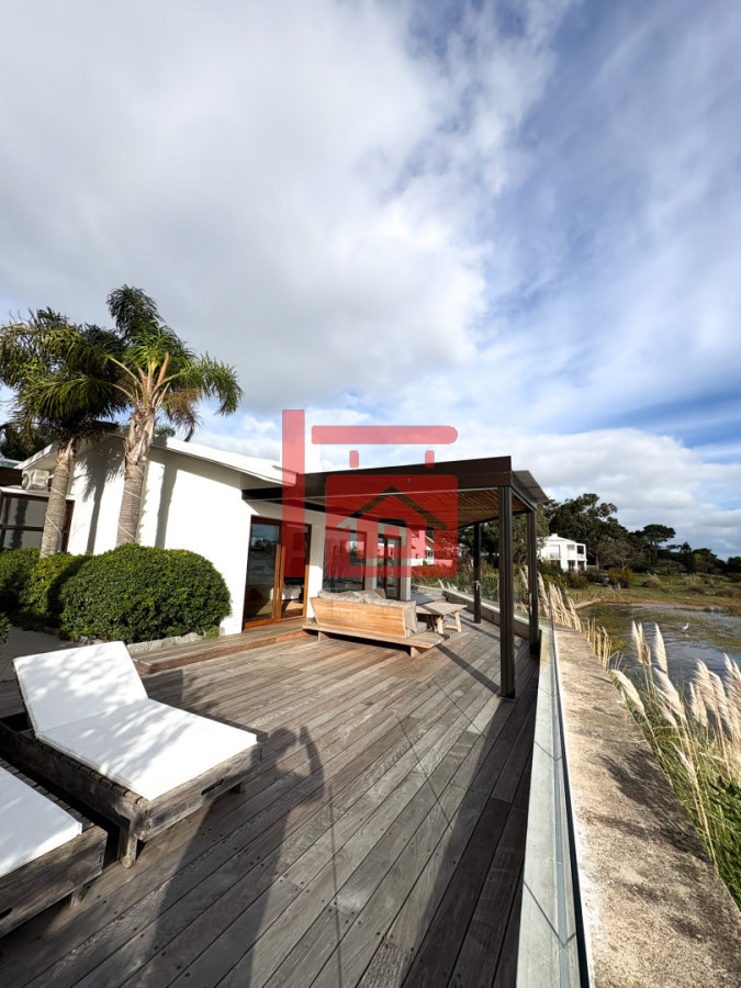 Casa ID.932 - CASA EN VENTA PRIMERA LINEA AL ARROYO DE LA BARRA