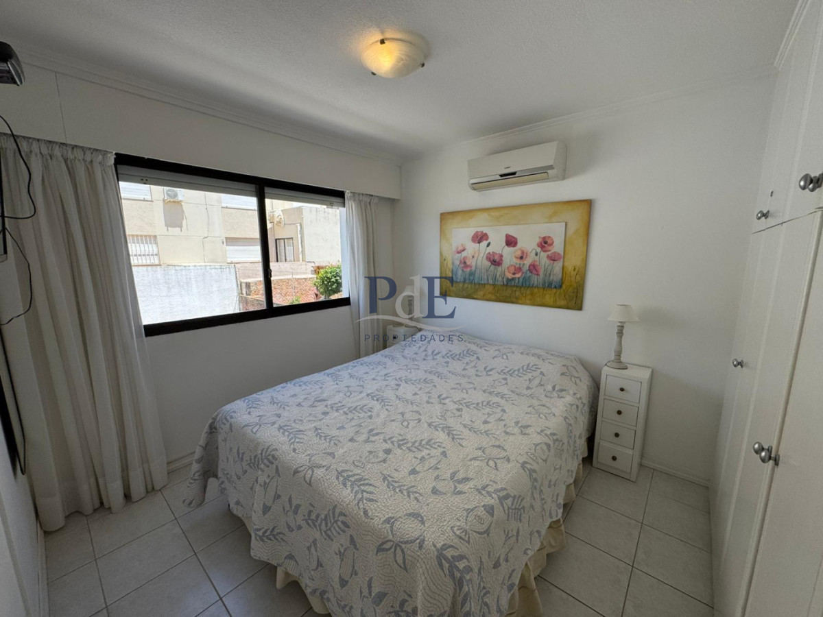 Excelente apartamento en venta en La Península de Punta del Este, a 50mts del mar. - Imagen 12