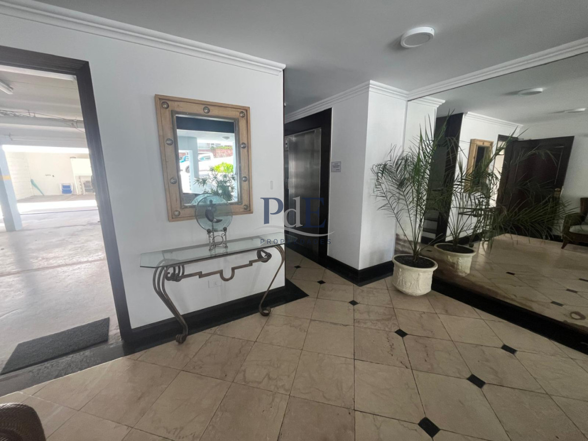 Excelente apartamento en venta en La Península de Punta del Este, a 50mts del mar. - Imagen 16