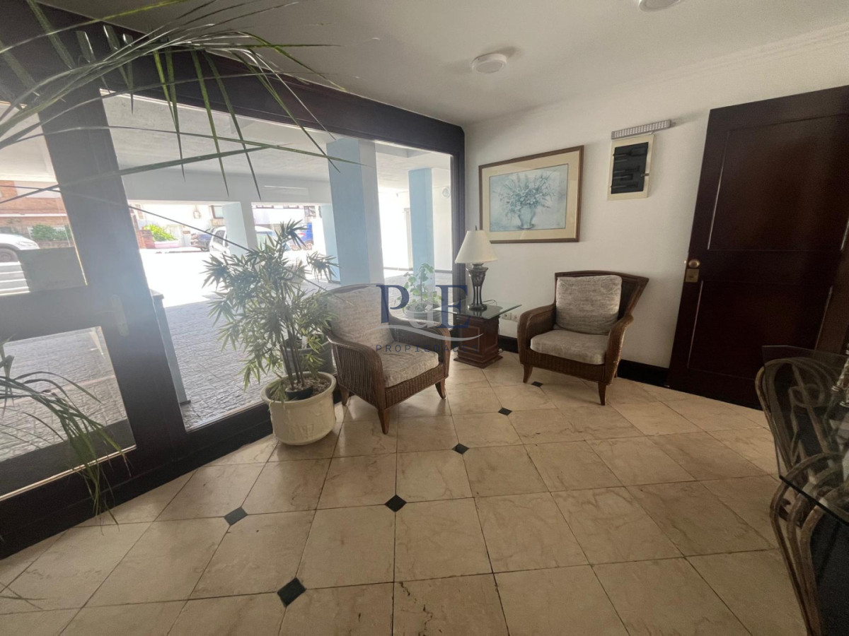 Excelente apartamento en venta en La Península de Punta del Este, a 50mts del mar. - Imagen 15