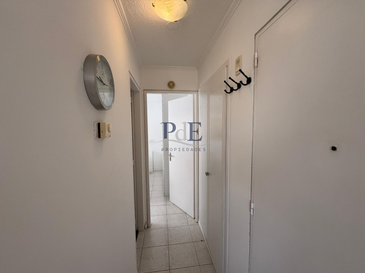 Excelente apartamento en venta en La Península de Punta del Este, a 50mts del mar. - Imagen 9