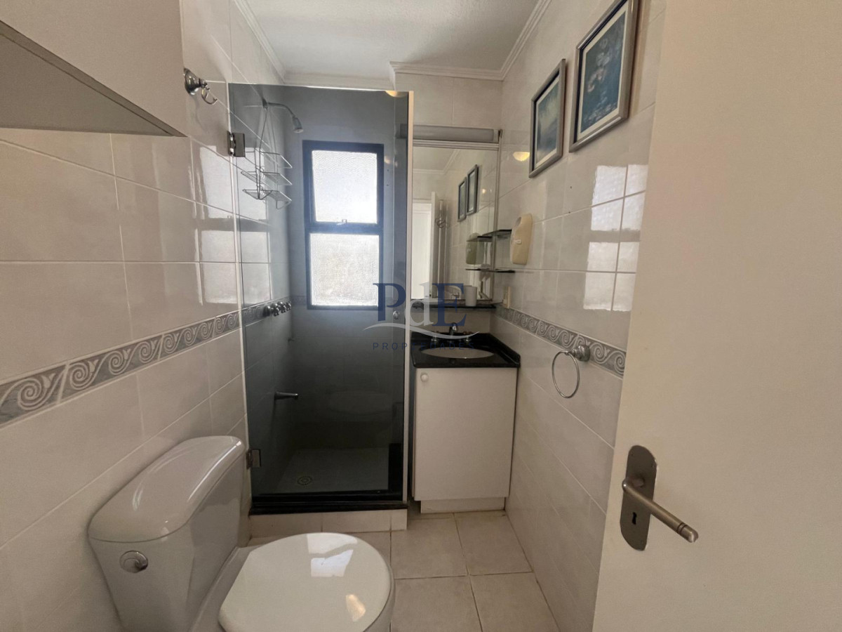 Excelente apartamento en venta en La Península de Punta del Este, a 50mts del mar. - Imagen 10