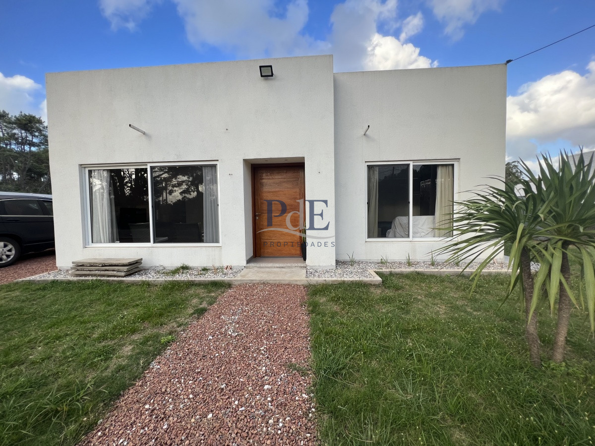 Casa a Estrenar en La Barra a 200 mt2 de medialunas calentitas - Imagen 1