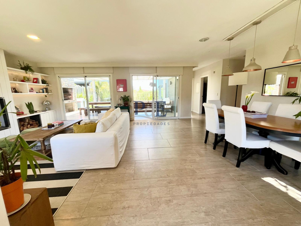 Excelente casa en Alquiler de temporada en Manantiales. - Imagen 2