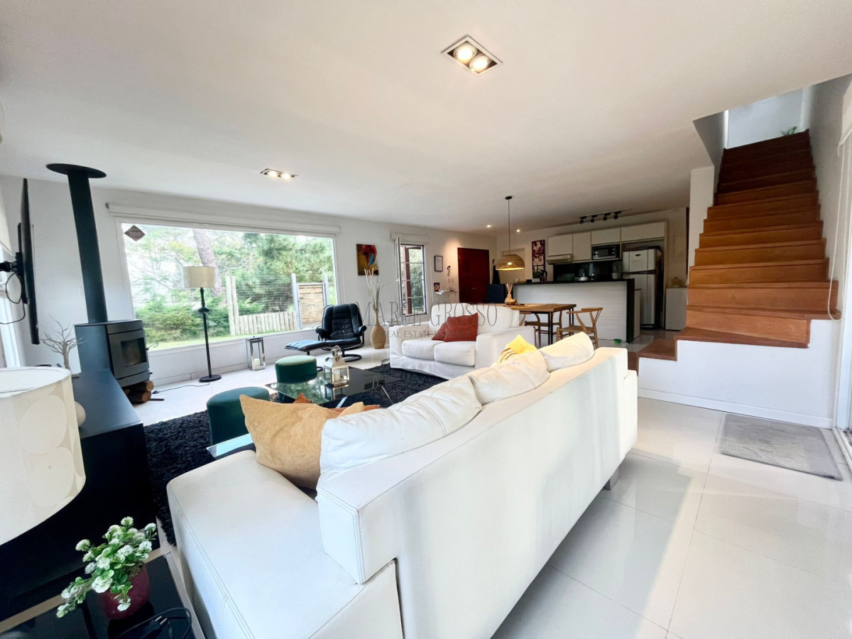 Casa ID.348 - Excelente casa en Montoya, en alquiler de temporada a una cuadra del mar.