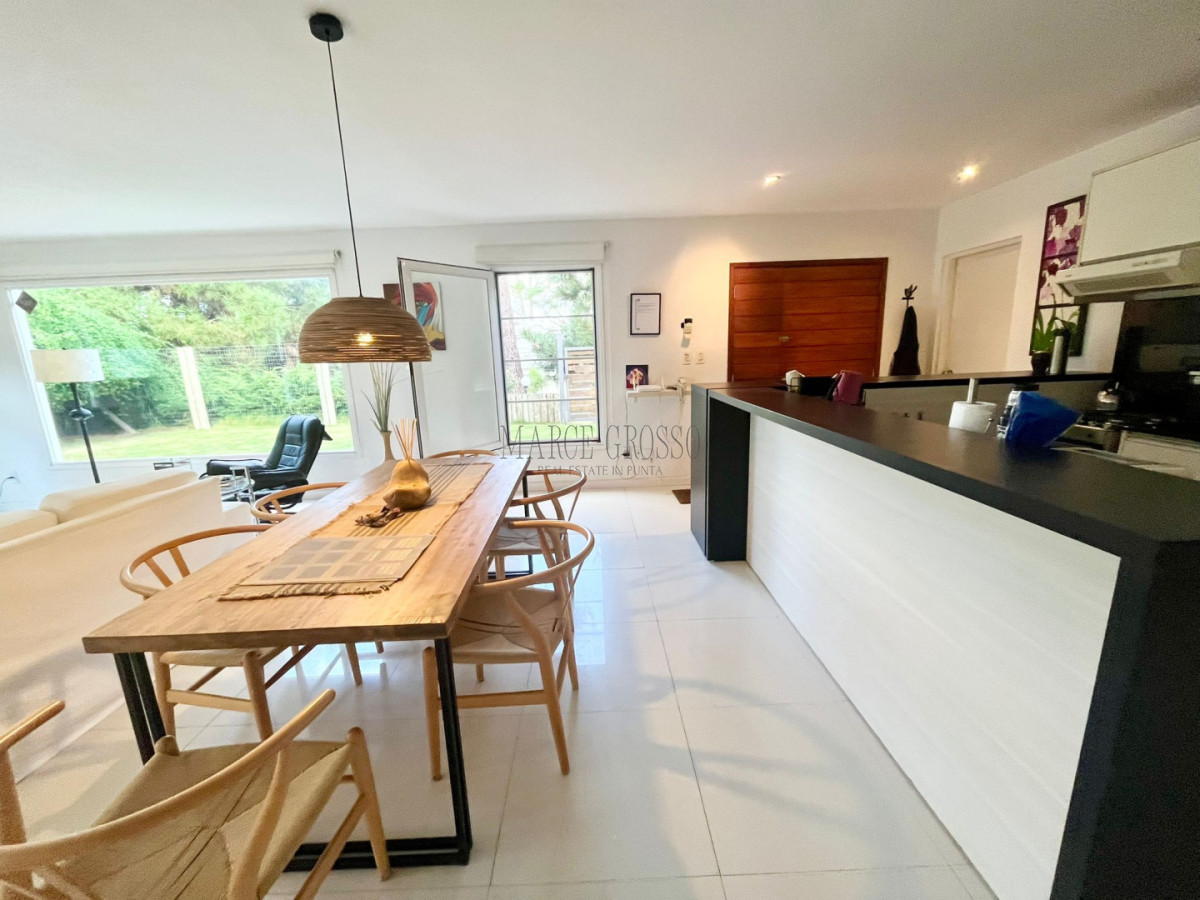 Casa ID.348 - Excelente casa en Montoya, en alquiler de temporada a una cuadra del mar.
