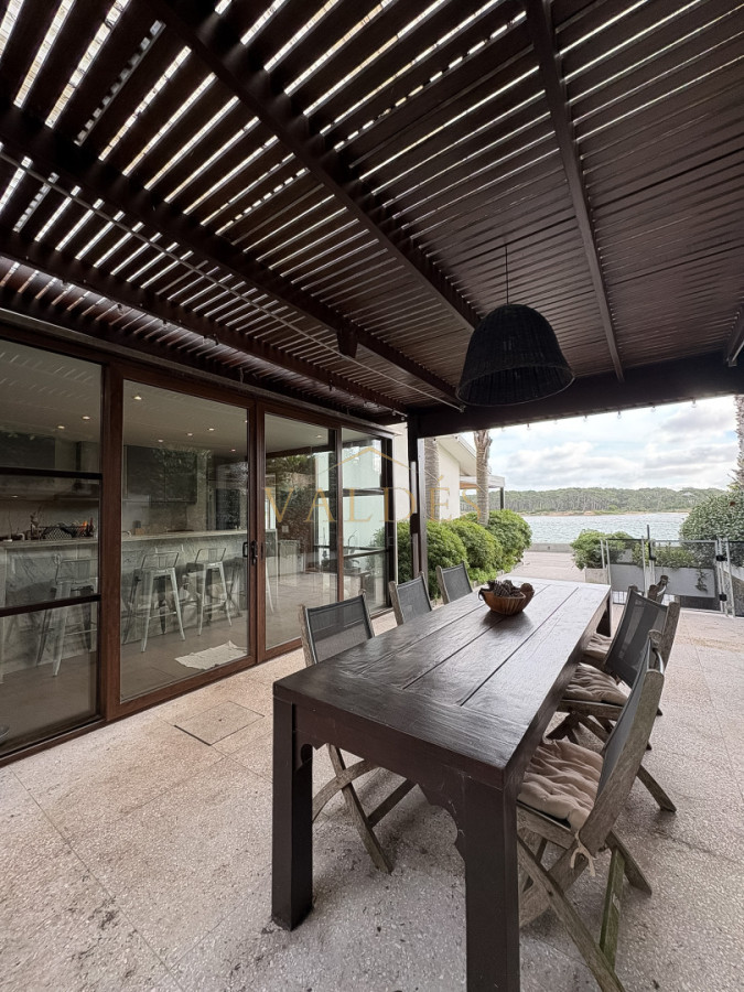 Casa ID.5345 - CASA EN VENTA PRIMERA LINEA AL ARROYO DE LA BARRA