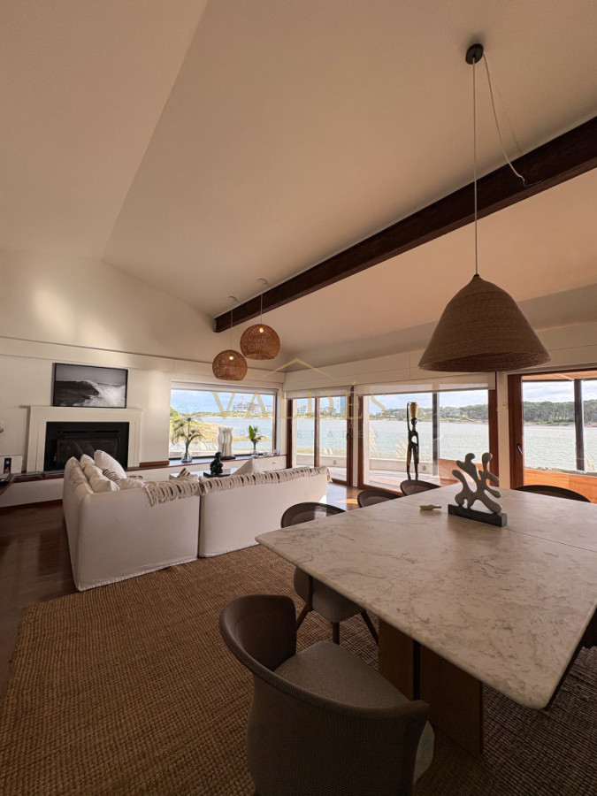 Casa ID.5345 - CASA EN VENTA PRIMERA LINEA AL ARROYO DE LA BARRA