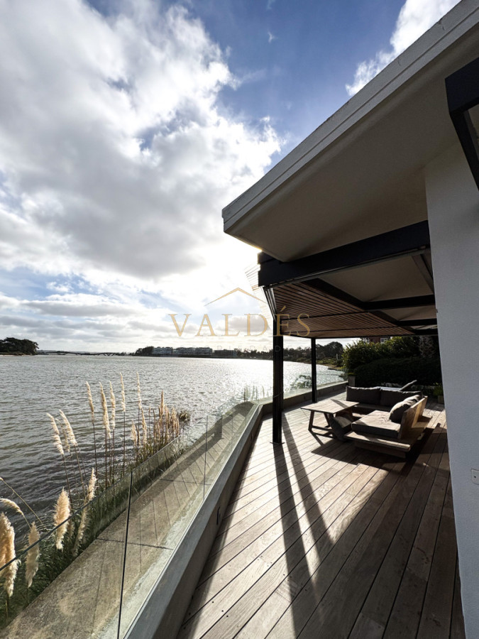 Casa ID.5345 - CASA EN VENTA PRIMERA LINEA AL ARROYO DE LA BARRA