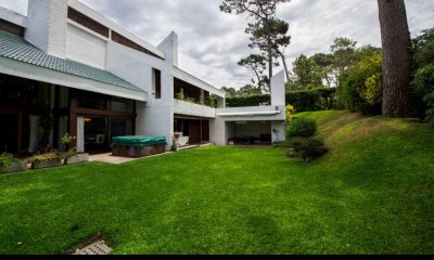 ESPECTACULAR CASA PUNTA DEL ESTE