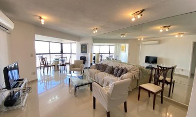 Apto en Venta 3 dormitorios y 3 baños en primera linea de Playa Brava.