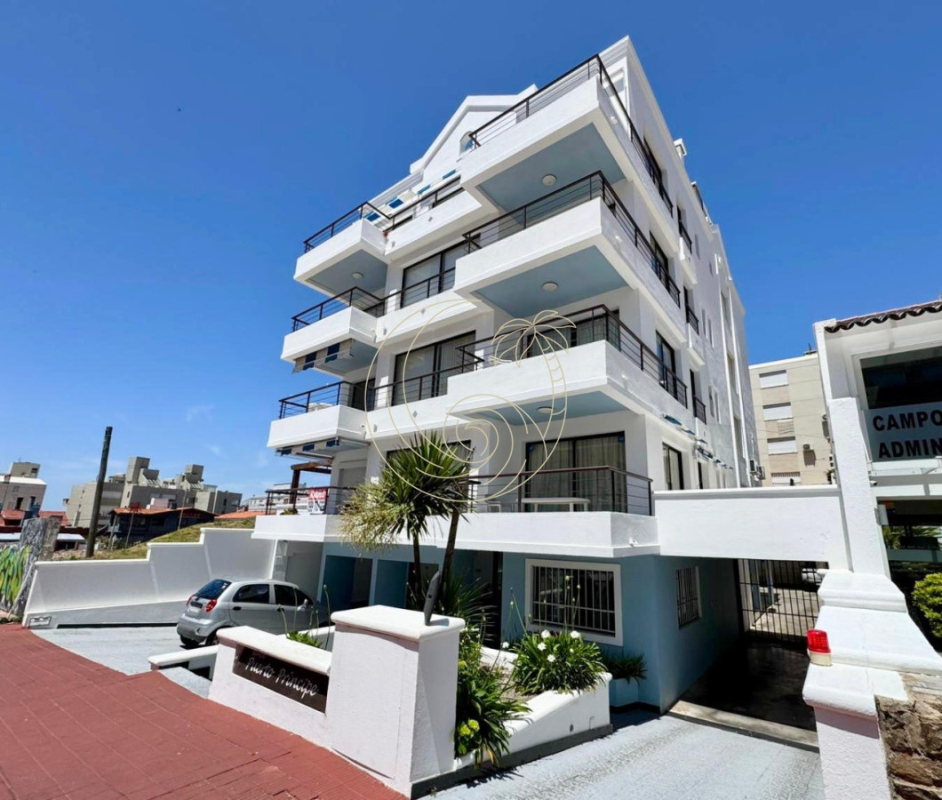 Apartamento ID.21093187 - Excelente departamento en venta en La Pensinula de Punta del Este, a 50mts del mar.