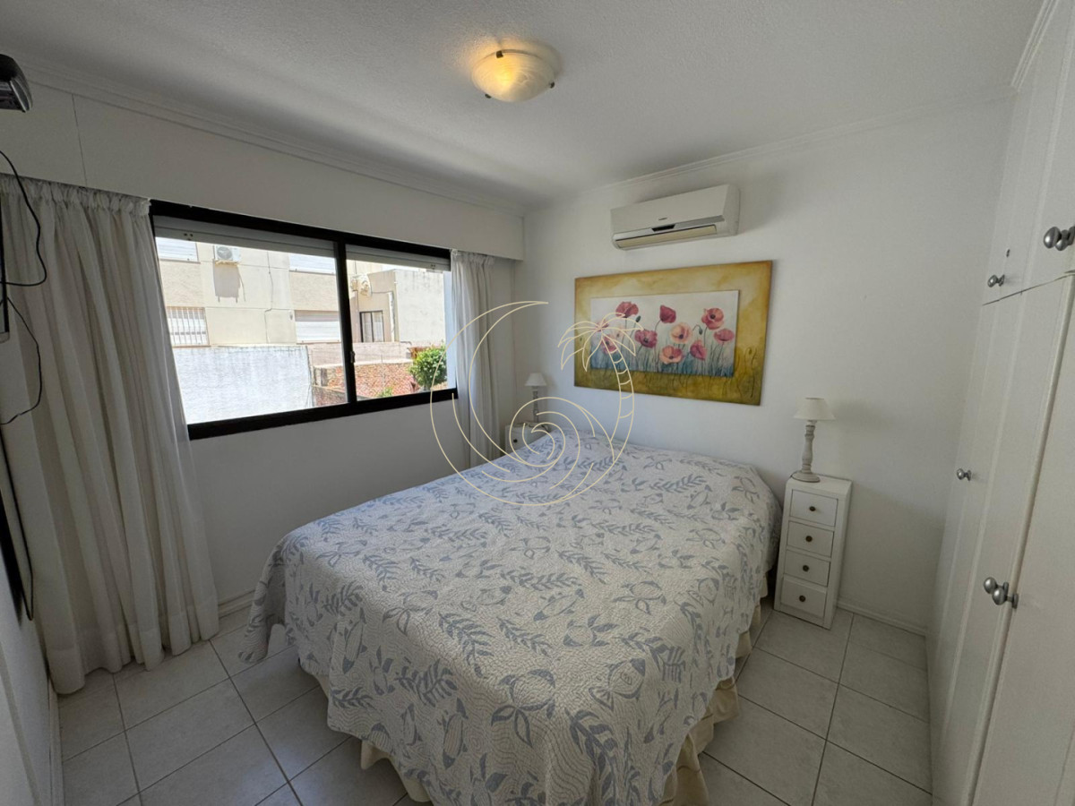 Apartamento ID.21093187 - Excelente departamento en venta en La Pensinula de Punta del Este, a 50mts del mar.