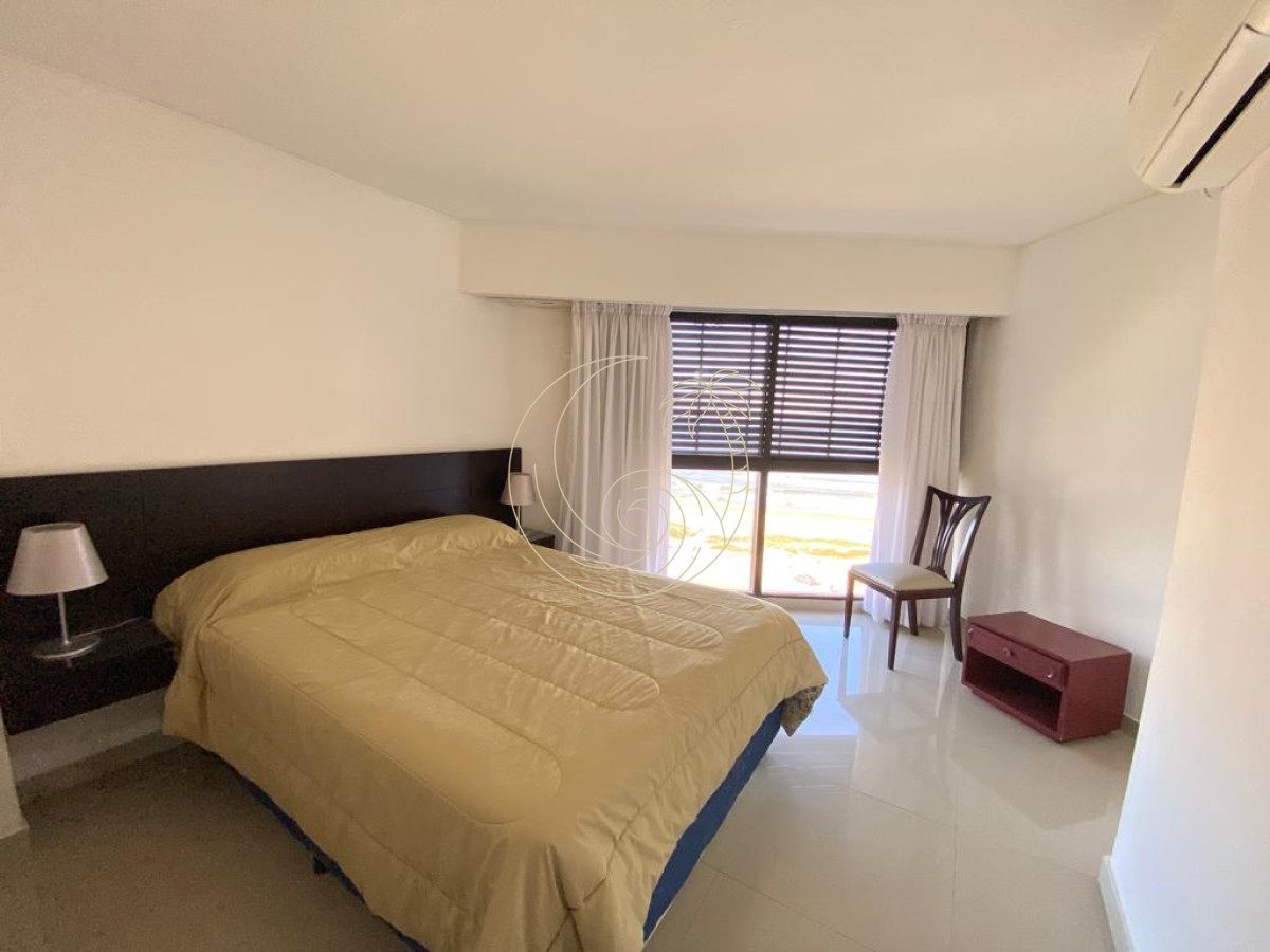Apartamento ID.21092459 - Apto en Venta Tres dormitorios y tres baños en primera linea de Playa Brava. 