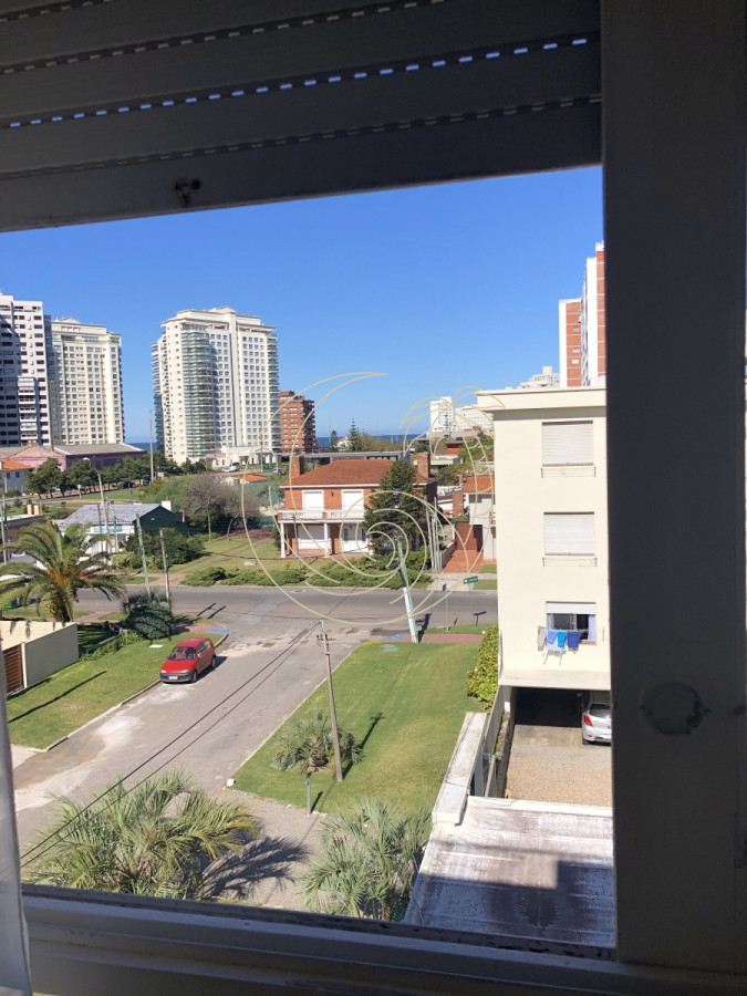 Apartamento ID.21090872 - Departamento en venta de 2 dormitorios en Punta del Este, primera linea de mar (contrafrente)