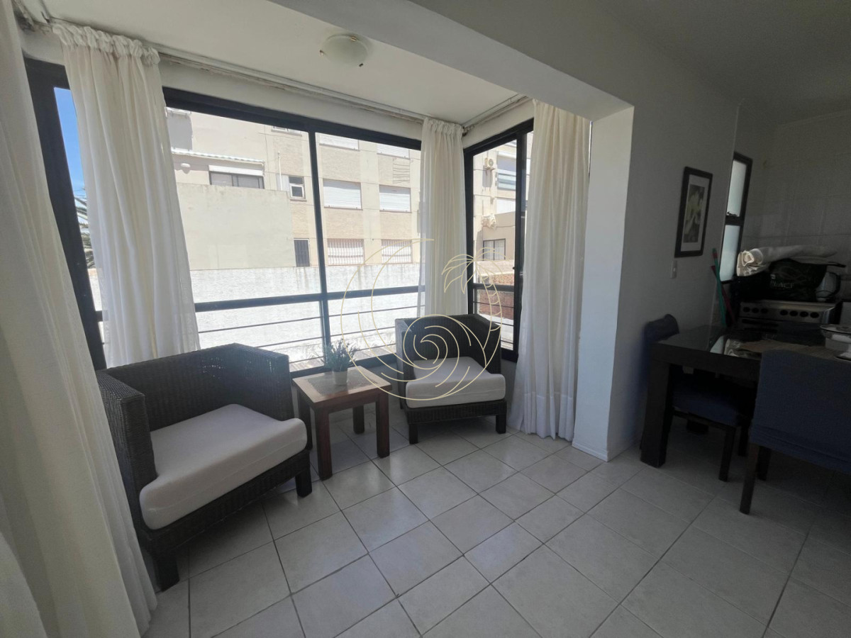 Apartamento ID.21093187 - Excelente departamento en venta en La Pensinula de Punta del Este, a 50mts del mar.