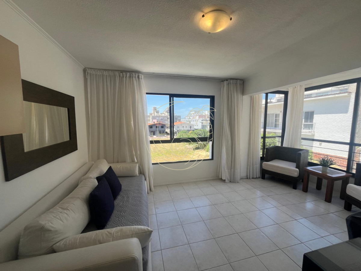 Apartamento ID.21093187 - Excelente departamento en venta en La Pensinula de Punta del Este, a 50mts del mar.